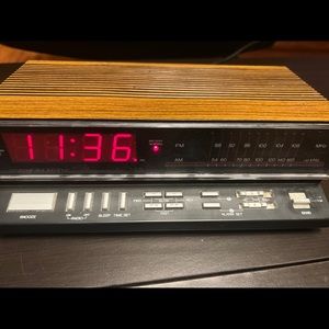 Radio Shack Realistic Chronomatic 259 Vintage Radio Alarm Clock